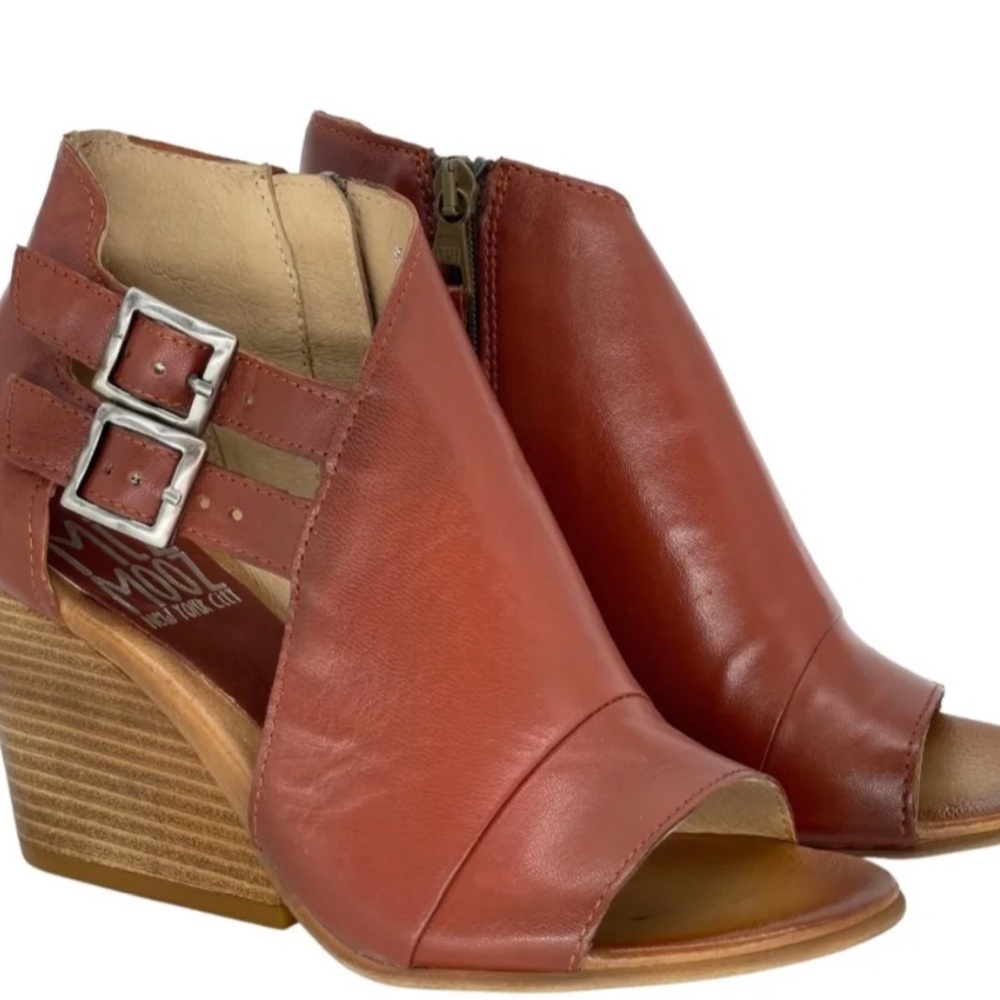 Like New! Miz Mooz Kylar Asymetric Wedge Sandal